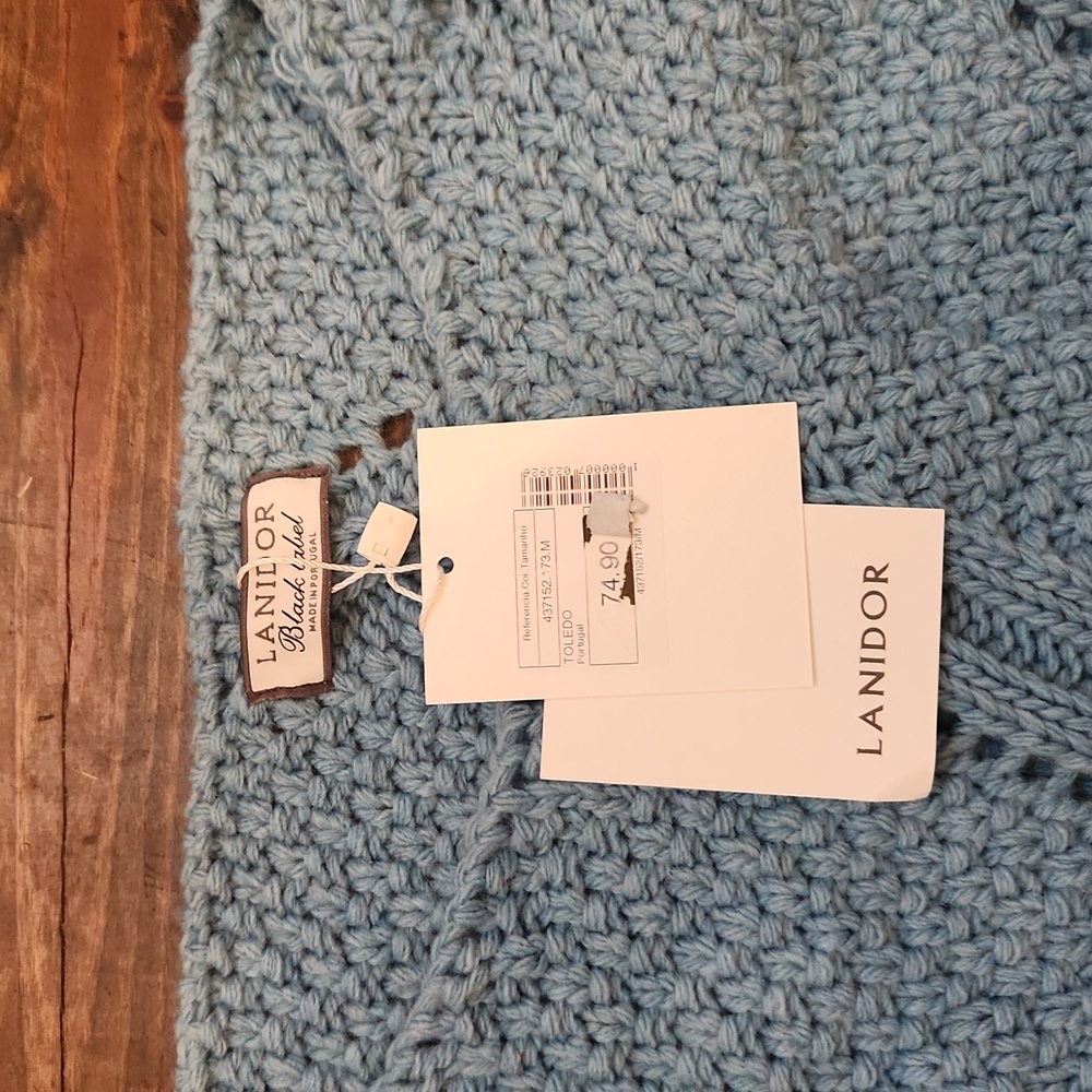 Lanidor black label sweater. Size medium.